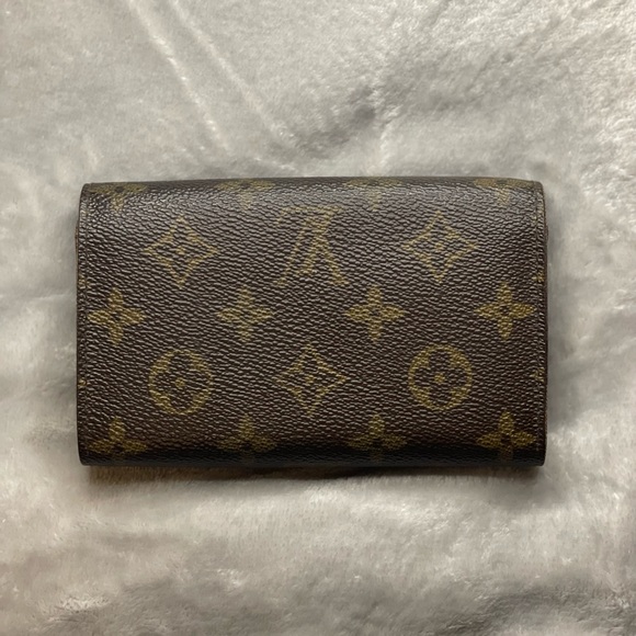 Louis Vuitton Monogram Tresor Wallet - Picture 2 of 14